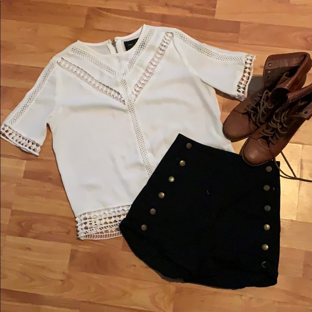 Crop top white blouse! Delicate details!